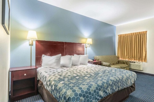 Econo Lodge Inn & Suites North Little Rock image 1