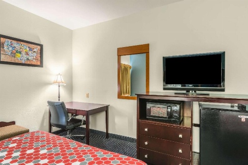 Econo Lodge Inn & Suites North Little Rock image 11