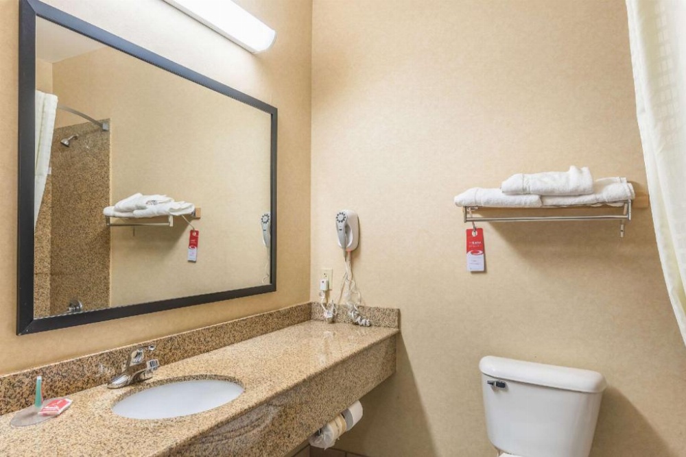 Econo Lodge Inn & Suites North Little Rock Image 13