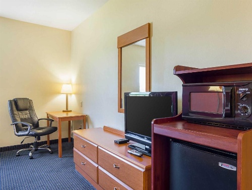 Econo Lodge Inn & Suites North Little Rock image 15