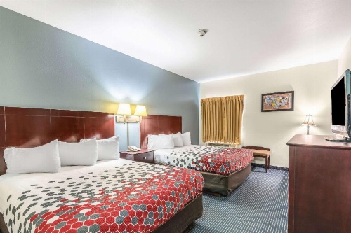 Econo Lodge Inn & Suites North Little Rock image 16
