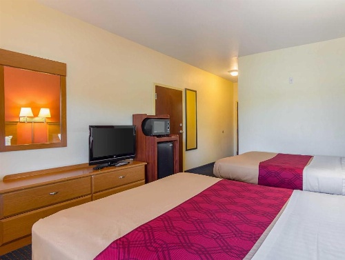 Econo Lodge Inn & Suites North Little Rock image 18