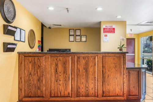 Econo Lodge Inn & Suites North Little Rock image 25