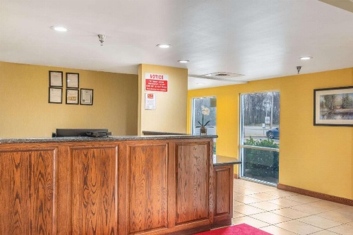 Econo Lodge Inn & Suites North Little Rock image 31