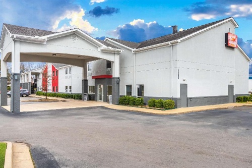 Econo Lodge Inn & Suites North Little Rock image 32