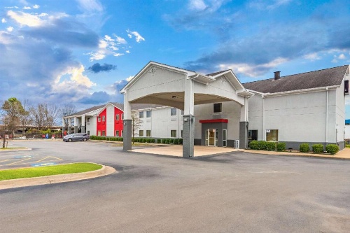 Econo Lodge Inn & Suites North Little Rock image 36