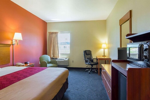 Econo Lodge Inn & Suites North Little Rock image 49