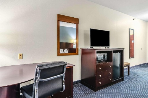 Econo Lodge Inn & Suites North Little Rock image 50