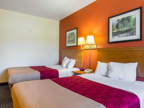 Econo Lodge Inn & Suites North Little Rock image 6